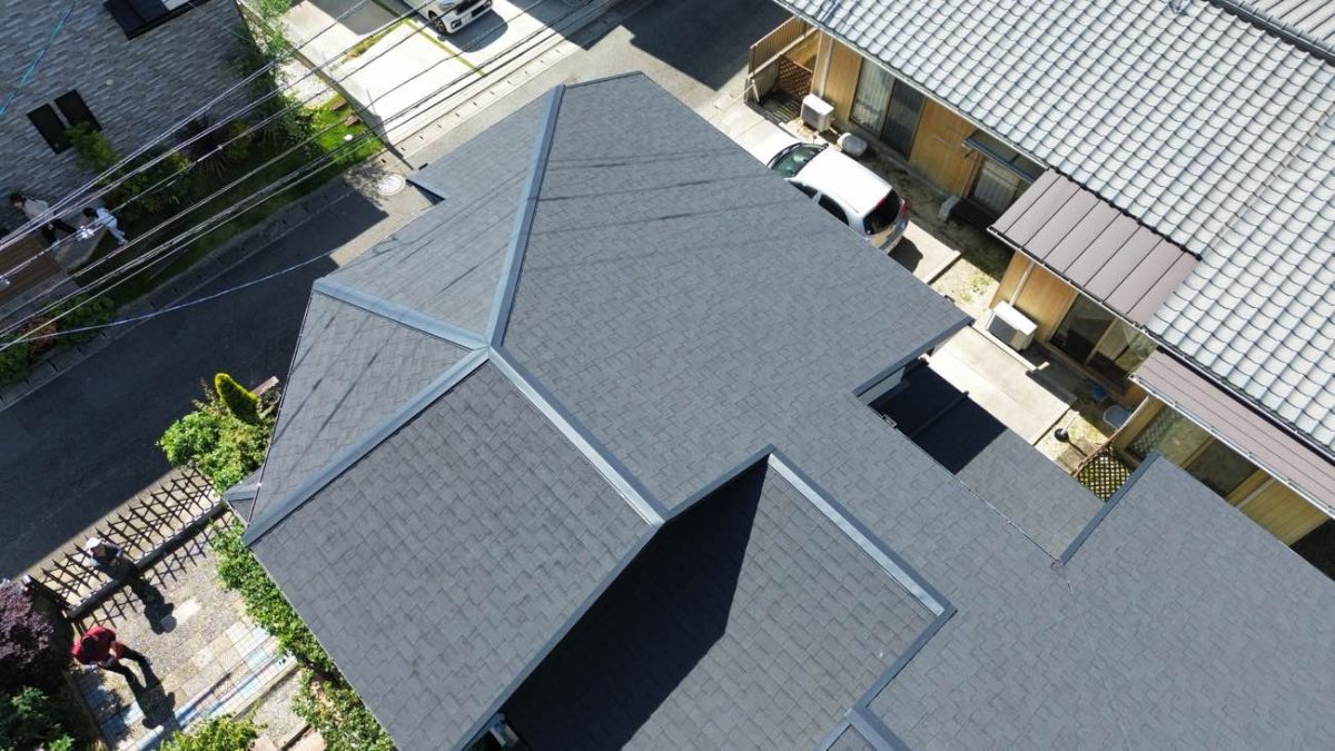 【福岡市城南区】屋根カバー工事が完了｜オークリッジスーパー・オニキスブラックの仕上がりと屋根カバー工事費用