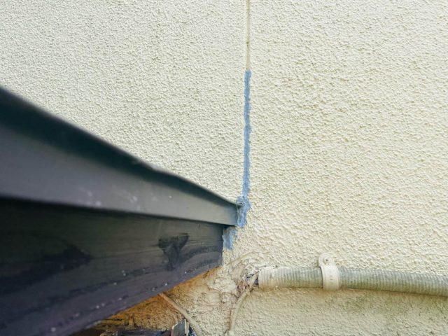 宇美町にて外壁の雨漏り調査。クラックと欠損が大きな原因と判明し補修工事をご提案