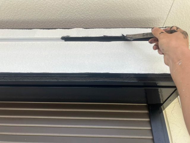篠栗町で錆止めを塗布しているところ