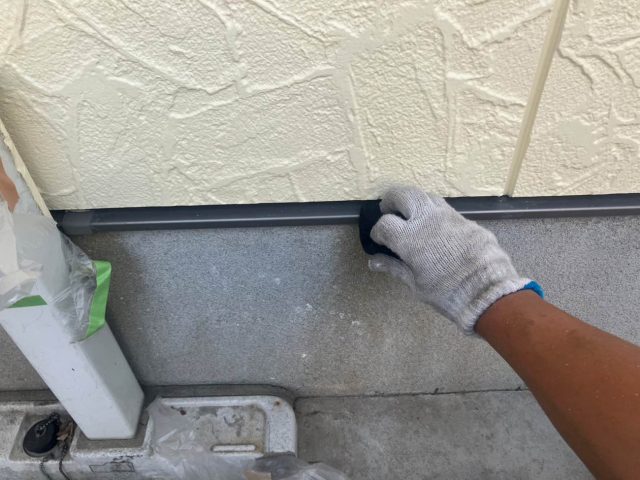 篠栗町で水切り板金のケレン作業