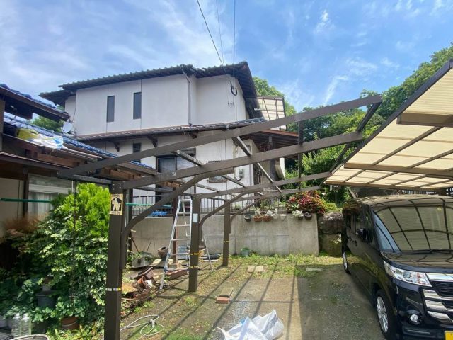 糸島市の老朽化したカーポート