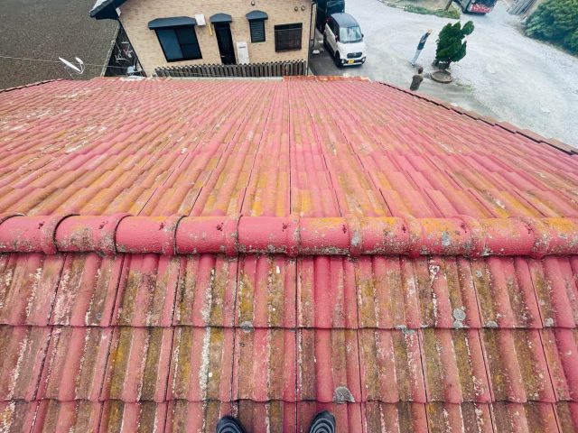 粕屋町の苔汚れがひどいモニエル瓦の屋根
