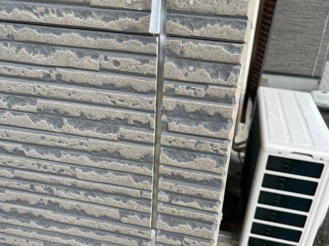 粕屋町の劣化して剥がれた外壁シーリング