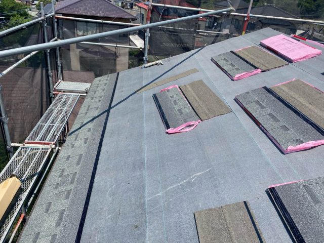 宇美町でルーフィングに準備された新しい屋根材