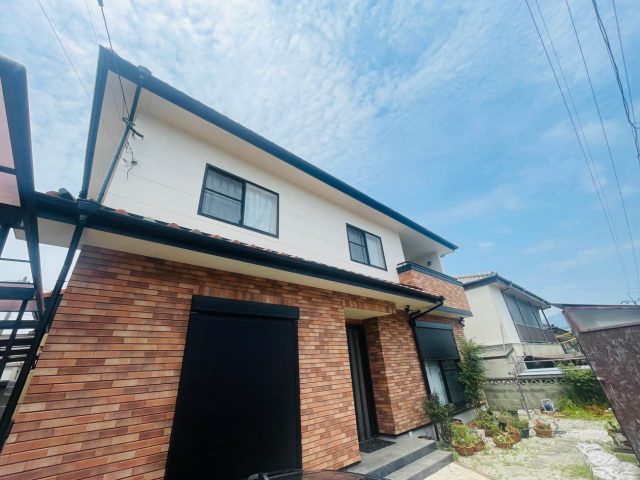 福岡市西区にて、黒ずみやシーリングの劣化が気になる外壁を調査し塗装工事をご提案