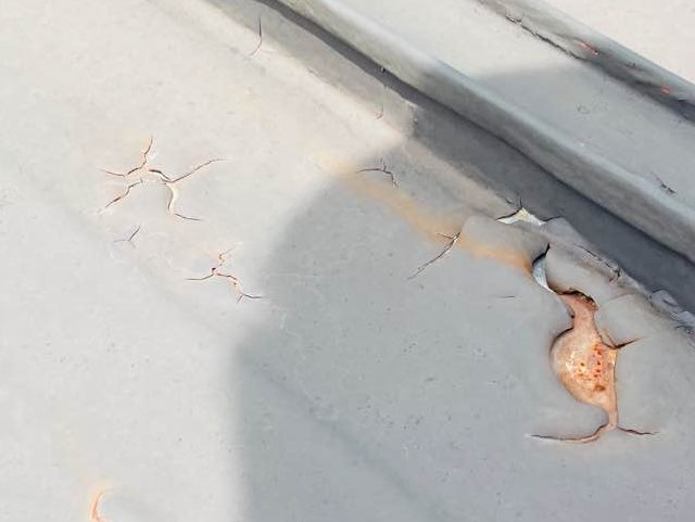 大野城市で錆びて剥がれたトタン