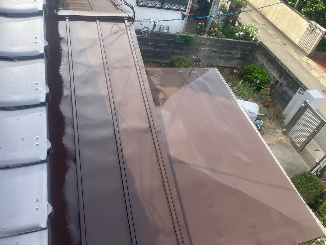 福岡市東区物件の屋根塗装、金属屋根の塗装