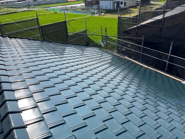 粕屋町にて軽量かつ耐震性に優れた「スーパートライ」を使用した屋根改修工事が完了