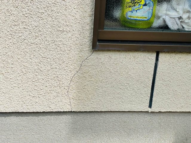 宇美町の外壁にできたクラック