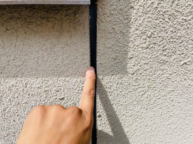 宇美町の外壁シーリングの劣化を指摘