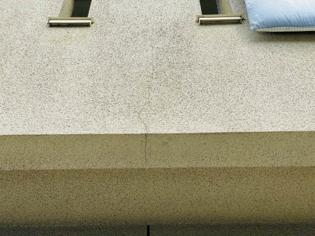 宇美町の戸建て外壁のひび割れ