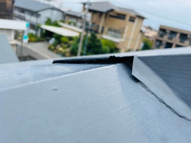 粕屋町の劣化して浮いた棟板金