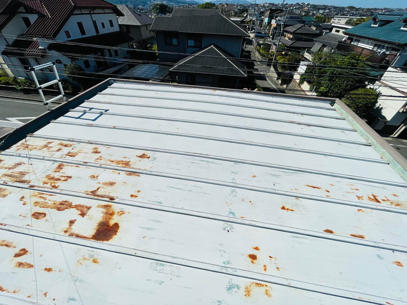 古賀市で実施した無料屋根調査｜金属屋根の錆と塗装剥がれが気になる住宅