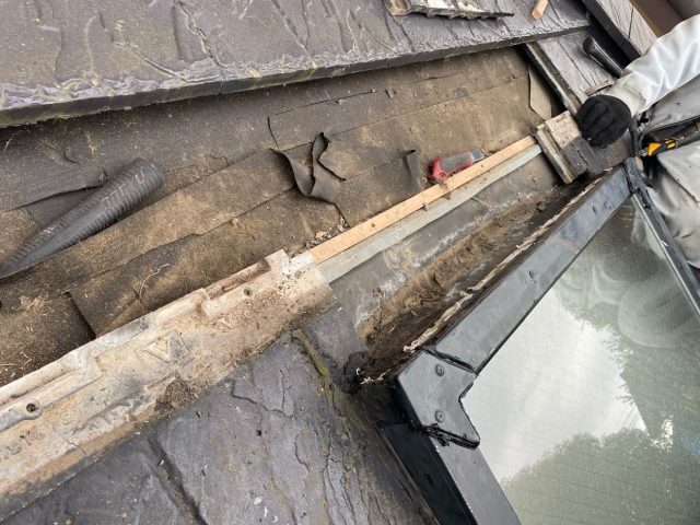 福岡市西区でビクトリー瓦を撤去しているところ