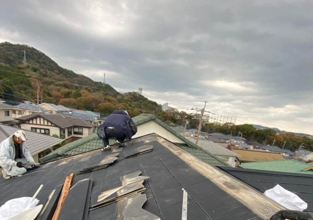 福岡市西区で漏水により下地（貫板）が腐食していた屋根の棟板金を修理