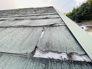 大野城市物件　屋根カバー工法　屋根のひび、色褪せ　街の屋根やさん福岡西