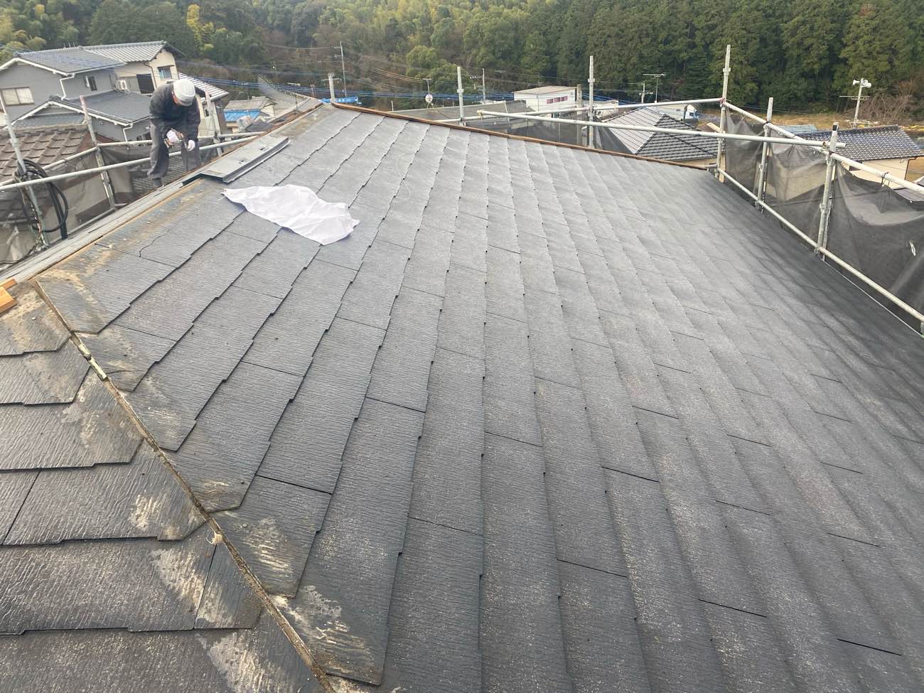 糟屋郡篠栗町物件の太陽光パネルのある屋根リフォーム施工前。福岡市屋根工事