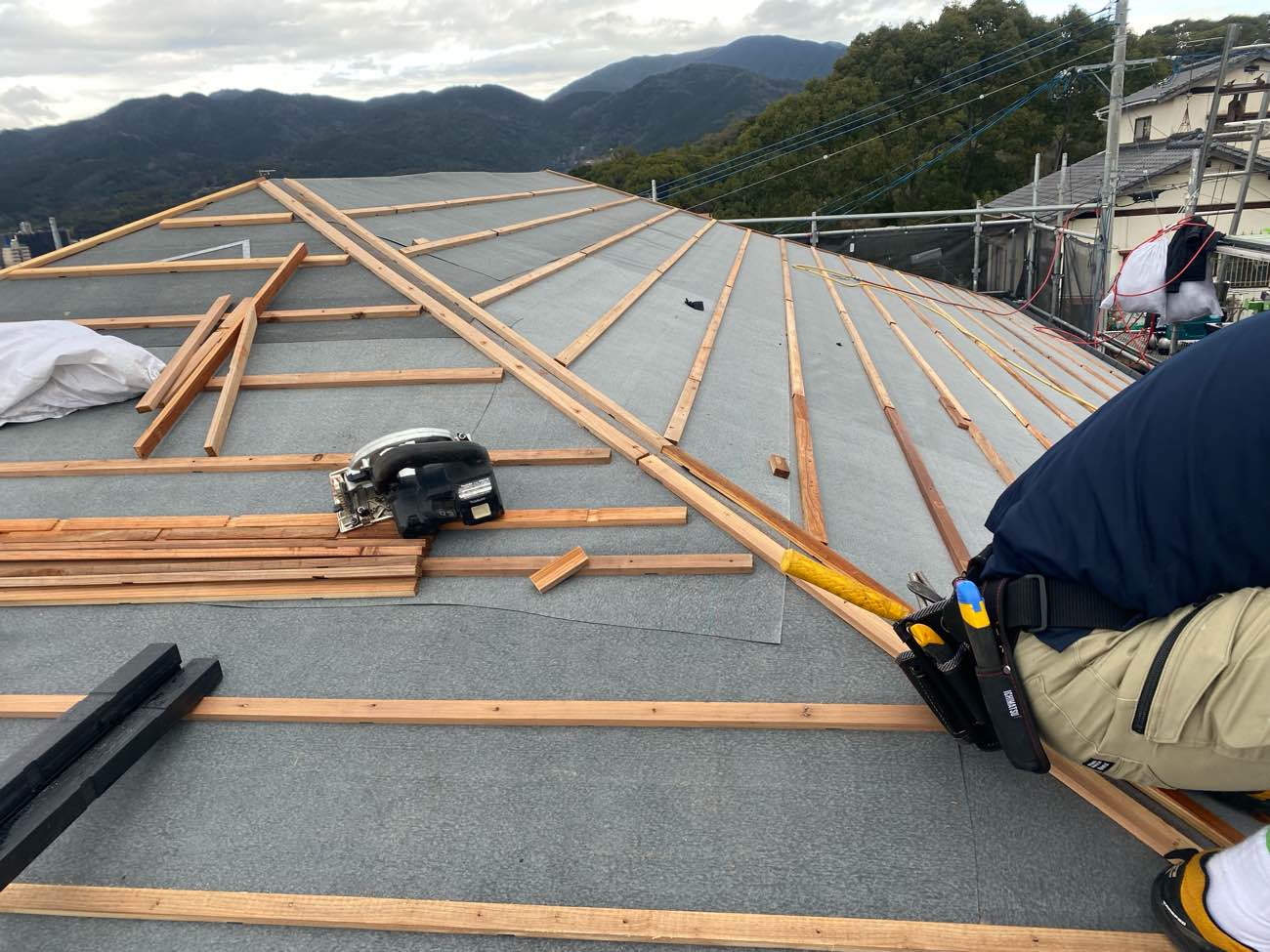 糟屋郡篠栗町物件の太陽光のある住宅リフォーム。福岡市屋根カバー工法