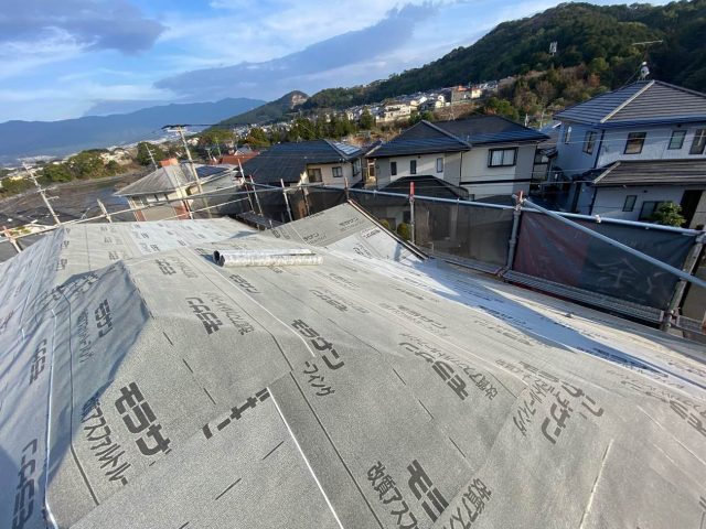 福岡市西区にて廃盤になっているセメント瓦の葺き替え工事におけるルーフィングの新設