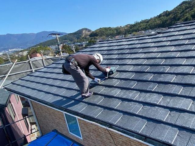 福岡市西区でルーガ鉄平の設置を行う職人