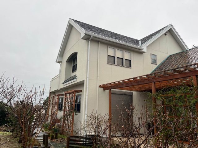 糸島市で洋風住宅の外壁調査でチョーキング現象が確認、塗装工事をご提案