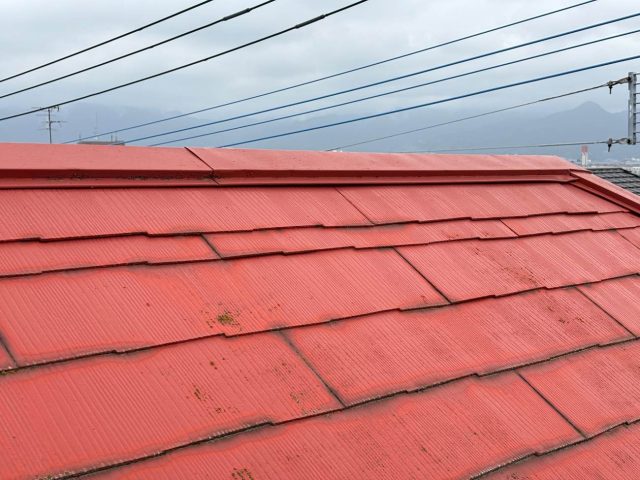 福岡市城南区の板金の浮いてしまった屋根