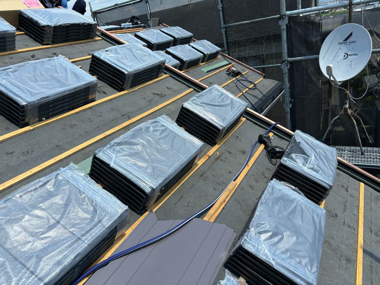 新規屋根、ルーガ搬入