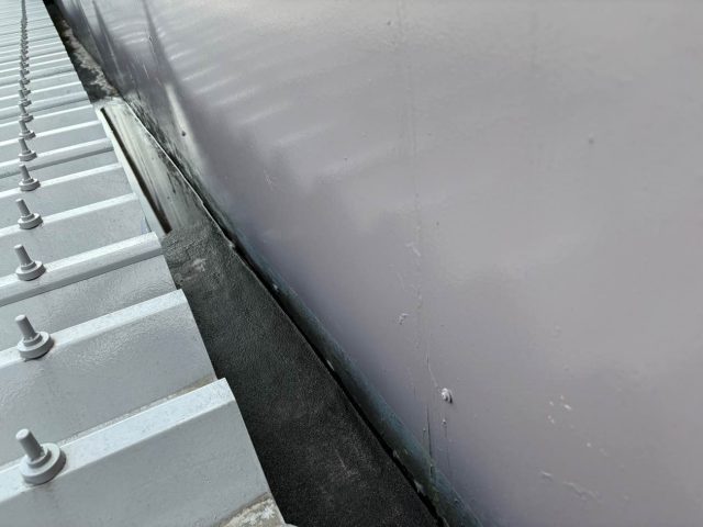 糸島市で雨漏りが起きたと思われる屋根の谷樋