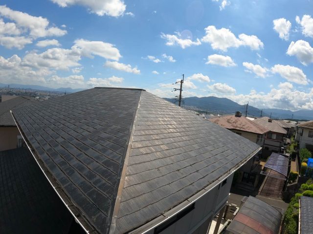 福岡市西区にて「老朽化が心配」苔・カビ・色褪せが発生していたスレート屋根の調査