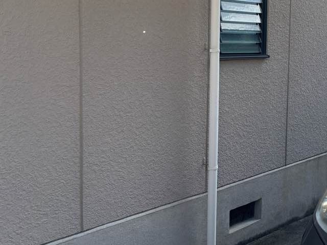 福岡市西区の黒ずみが生じた外壁