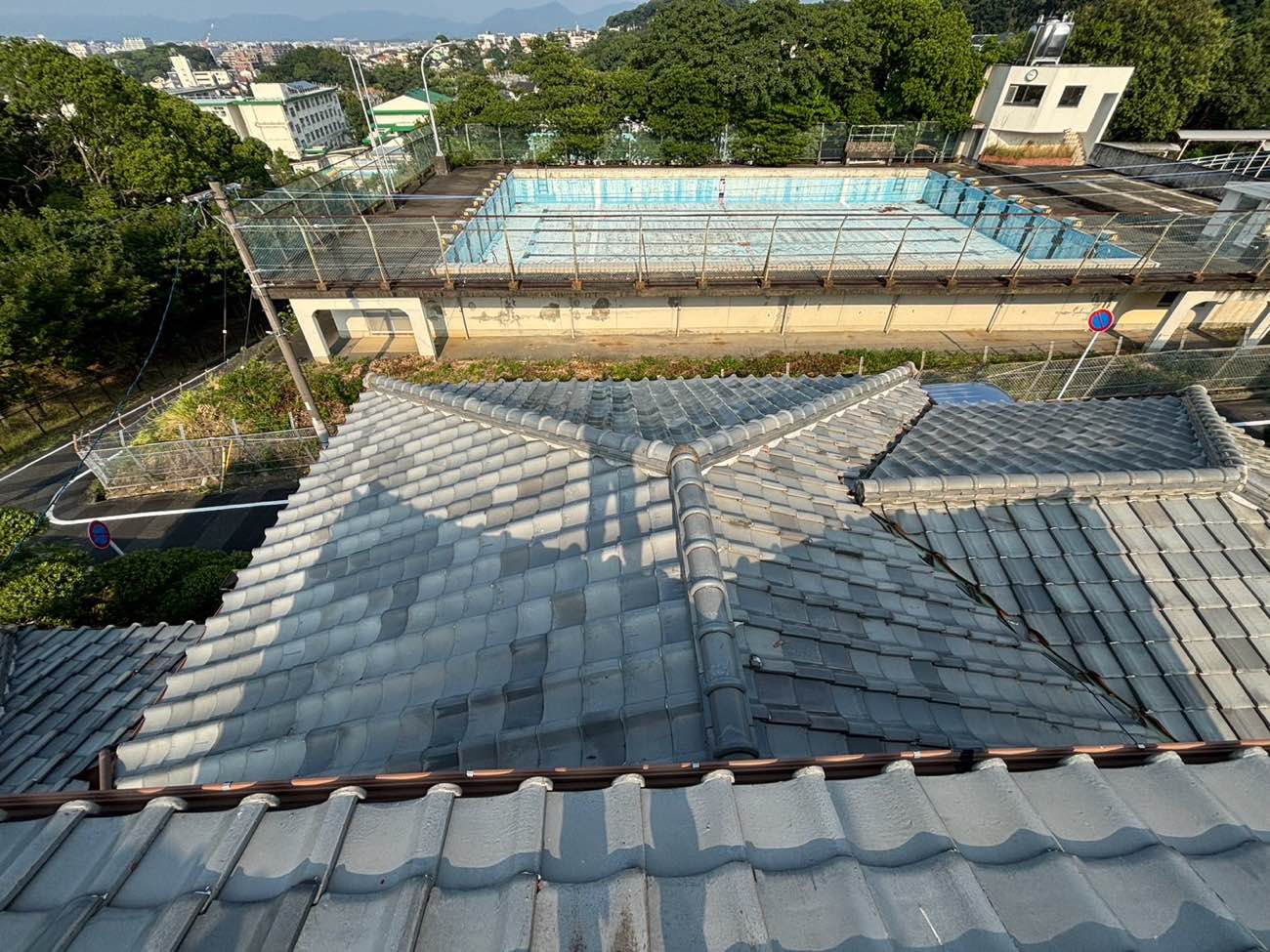 糸島市物件の施工事例、雨漏り調査、瓦屋根葺き替え工事、オークリッジスーパー