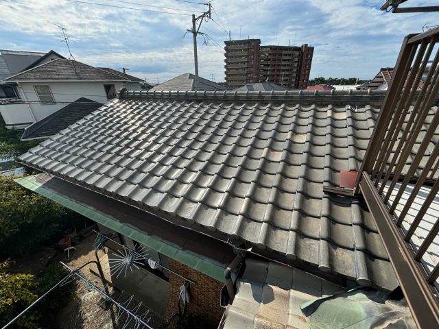 太宰府市の老朽化した瓦の屋根