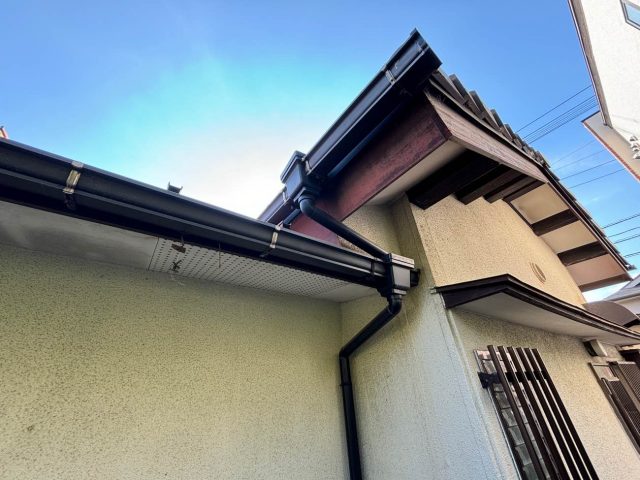 糟屋郡篠栗町にて台風被害で寝具がずぶ濡れ、谷板金に穴が空いていた屋根瓦の調査