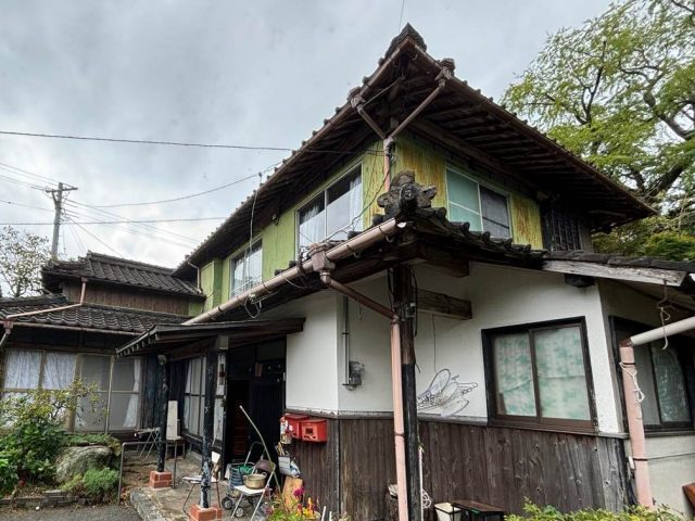 筑紫野市の老朽化で雨漏りした瓦屋根の住宅