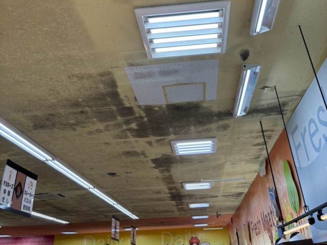 福岡市博多区のスーパーの雨漏り