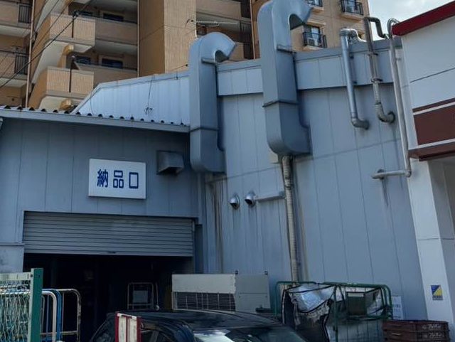 福岡市博多区で雨漏りしたスーパーの屋根