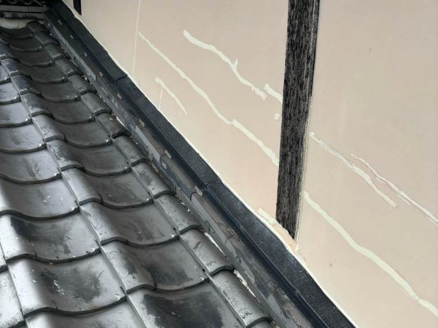 宗像市の雨漏り原因と考えられる外壁と屋根の取り合い部