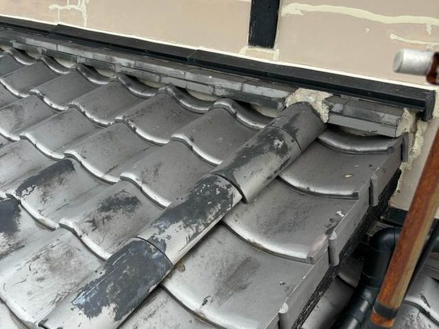 宗像市の雨漏りした屋根瓦と外壁