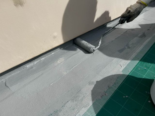 糸島市のウレタン塗料の塗布作業