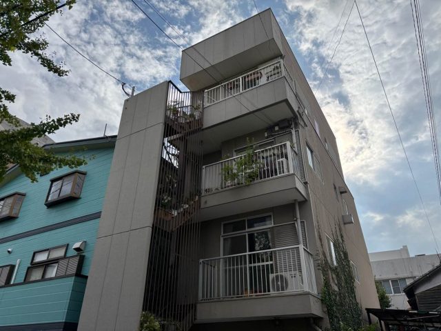 福岡市中央区で雨漏り調査を行った3階建て住宅