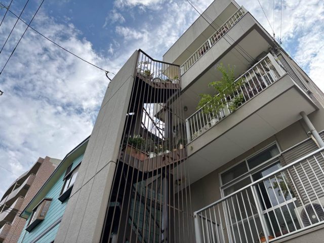 福岡市中央区で雨漏りに困っていた3階建て住宅の調査