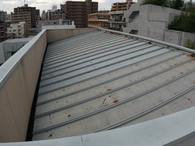 福岡市中央区の劣化した金属屋根