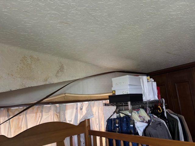 福岡市中央区の雨漏り被害が大きい部屋の天