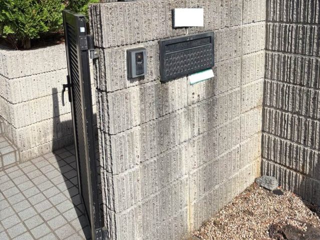 糸島市の汚れが目立つブロック塀