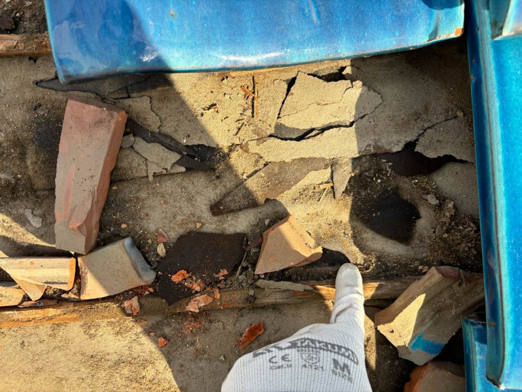 瓦の下の防水シートの劣化