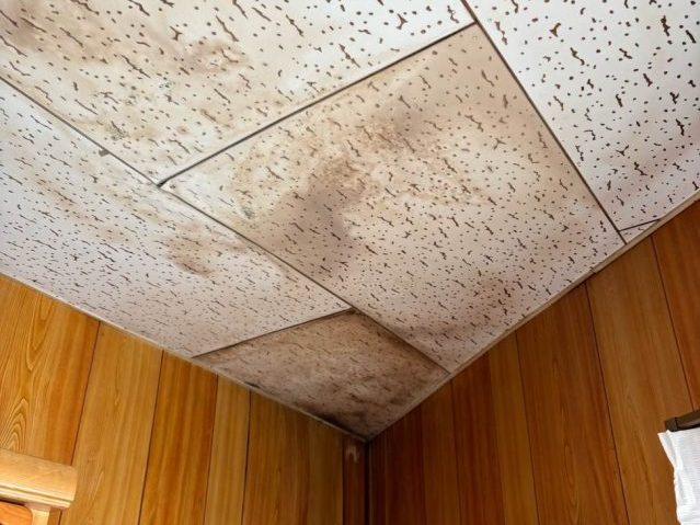 福岡市西区で発生した雨漏り