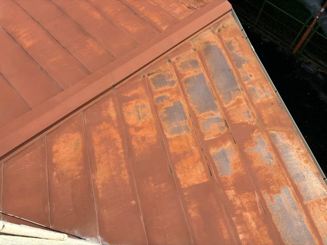 福岡市西区のひどく錆びた金属屋根