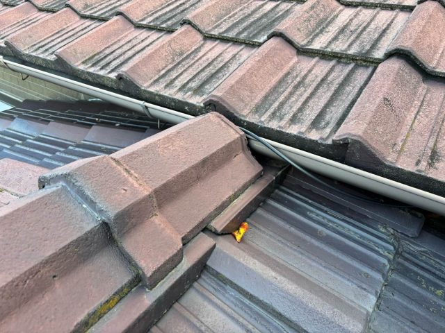 志免町で雨漏りが発生している屋根