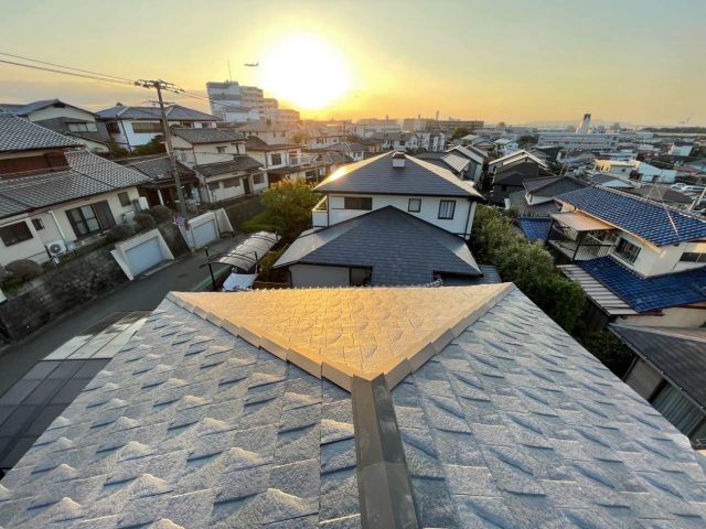 福岡市東区にて棟板金を施工して軽量・防災・高寿命な美しいルーガ鉄平の屋根が完成