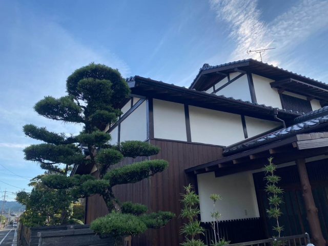 福岡市西区にて和風住宅の瓦屋根で漆喰の劣化、傷んだ外壁が気になるお宅の調査